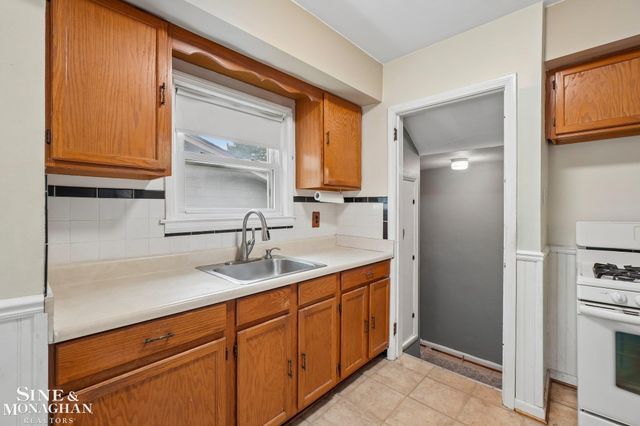 21025 Sunset Avenue, Warren, MI 48091