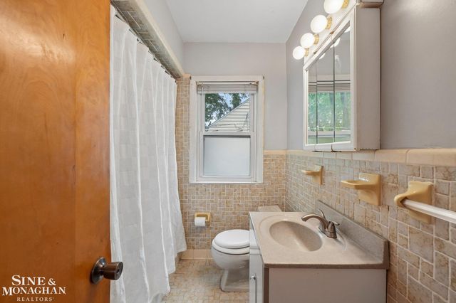 21025 Sunset Avenue, Warren, MI 48091