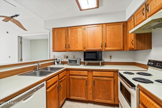 5557 N Sapphire Drive, Tucson, AZ 85750