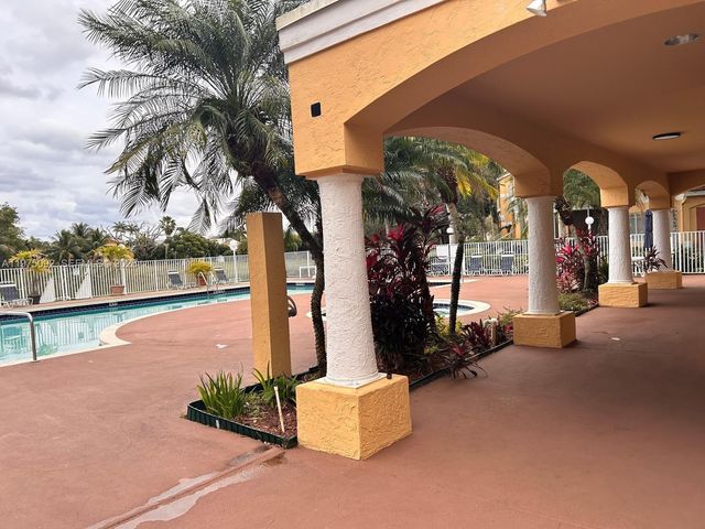 2405 NW 33rd St 1202, Oakland Park, FL 33309