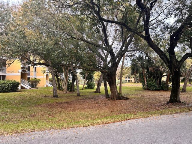 2405 NW 33rd St 1202, Oakland Park, FL 33309