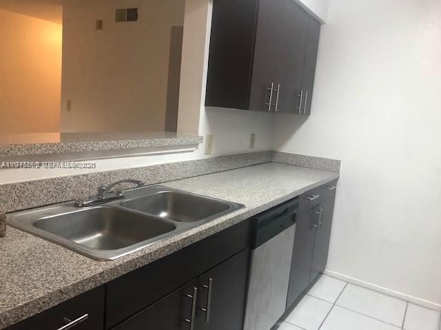 2405 NW 33rd St 1202, Oakland Park, FL 33309