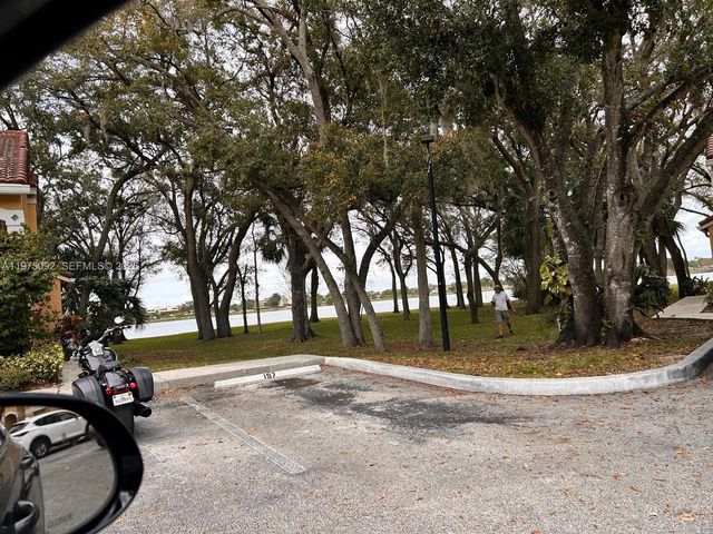 2405 NW 33rd St 1202, Oakland Park, FL 33309