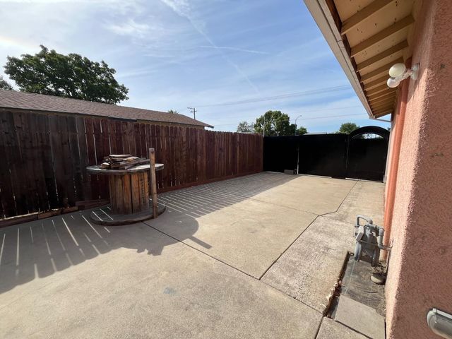 10429 White Rock Rd, Rancho Cordova, CA 95670