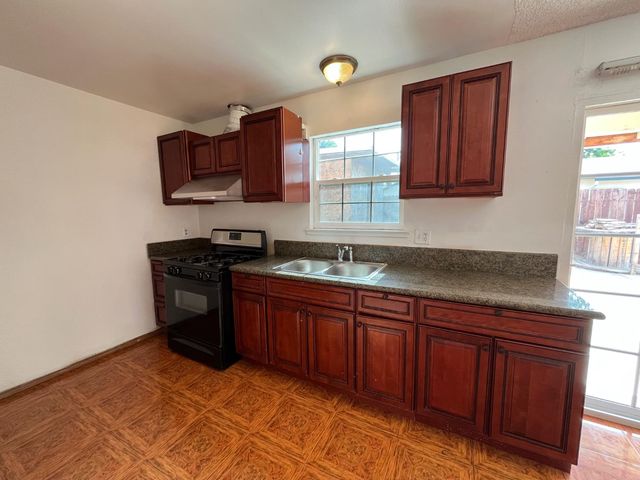 10429 White Rock Rd, Rancho Cordova, CA 95670