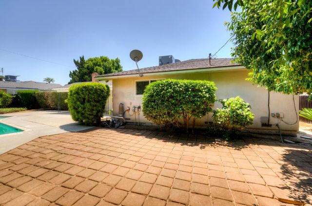 1770 W Celeste Avenue, Fresno, CA 93711