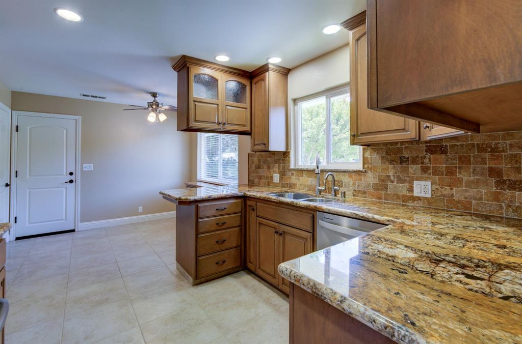 Image 21 of property listing at 1770 W Celeste Avenue, Fresno, CA 93711