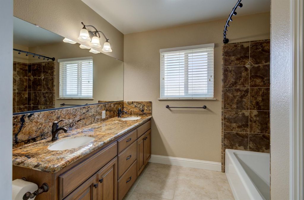 Image 34 of property listing at 1770 W Celeste Avenue, Fresno, CA 93711