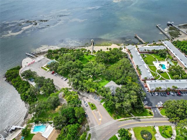 828 68TH AVENUE S, St Petersburg, FL 33705