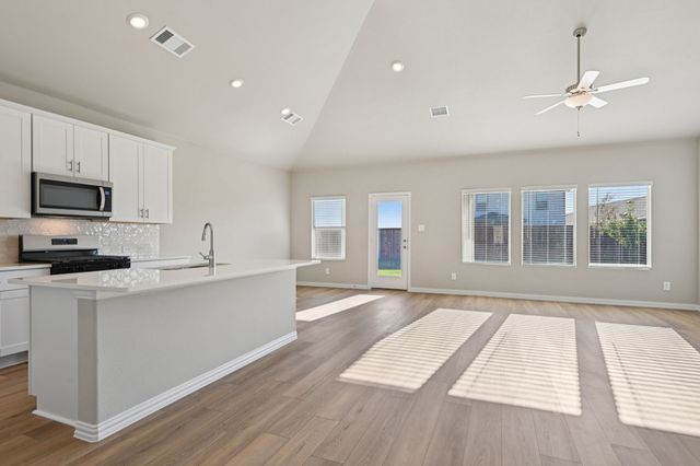 2224 Mustang Way, Seagoville, TX 75159