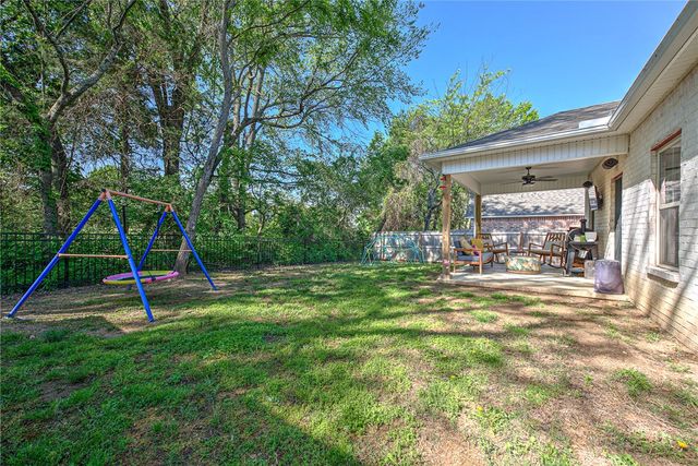 134 N Hawkstone Drive, Fayetteville, AR 72704