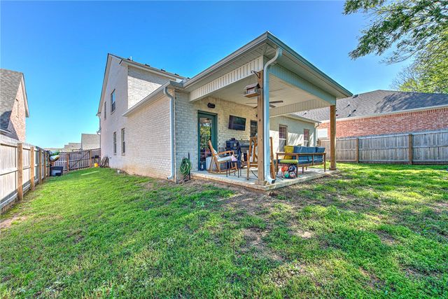 134 N Hawkstone Drive, Fayetteville, AR 72704