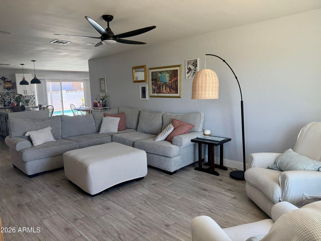 326 E PEBBLE BEACH Drive, Tempe, AZ 85282 — photo 2