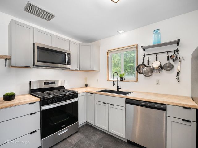 18646 Palmer Circle, Homewood, IL 60430