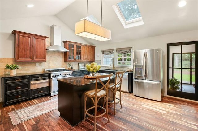 5680 Lake Forrest Drive NW, Sandy Springs, GA 30342