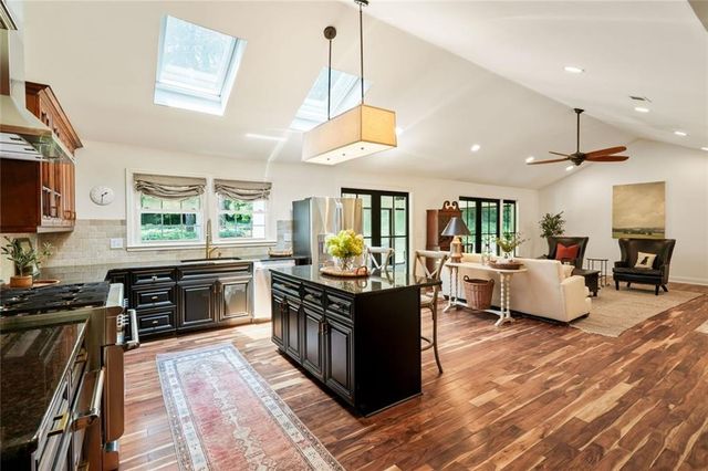 5680 Lake Forrest Drive NW, Sandy Springs, GA 30342