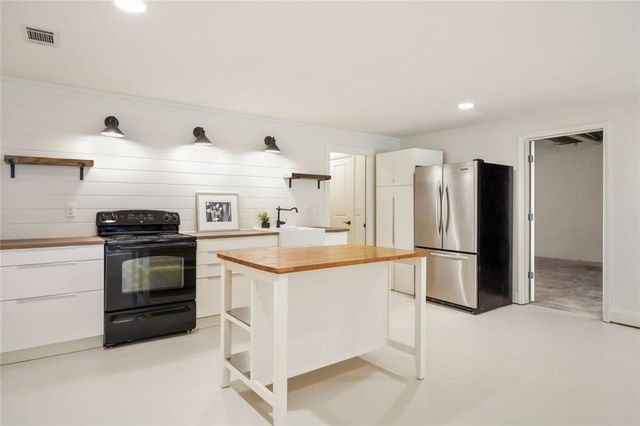 5680 Lake Forrest Drive NW, Sandy Springs, GA 30342