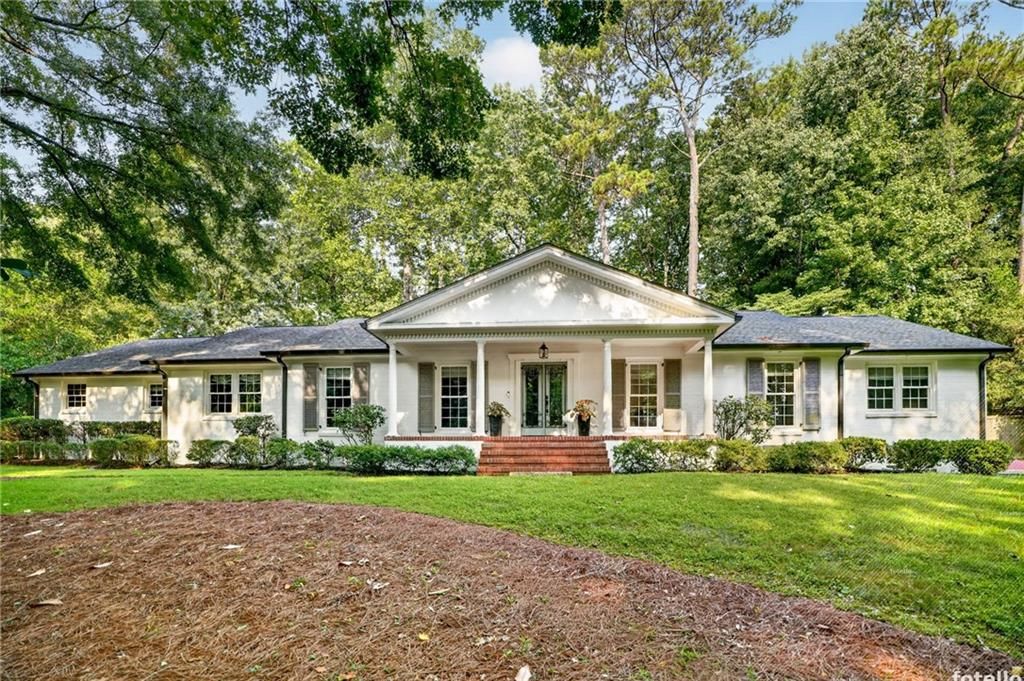 5680 Lake Forrest Drive NW, Sandy Springs, GA 30342
