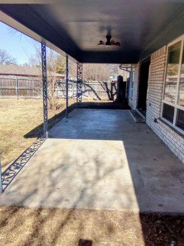 2800 Hedgeway Drive, Arlington, TX 76016