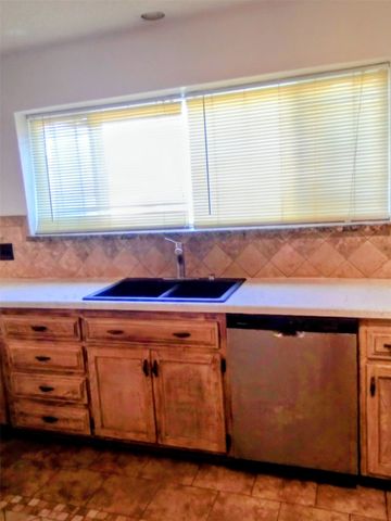 2800 Hedgeway Drive, Arlington, TX 76016