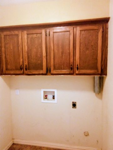 2800 Hedgeway Drive, Arlington, TX 76016