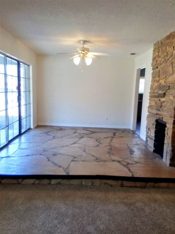 2800 Hedgeway Drive, Arlington, TX 76016