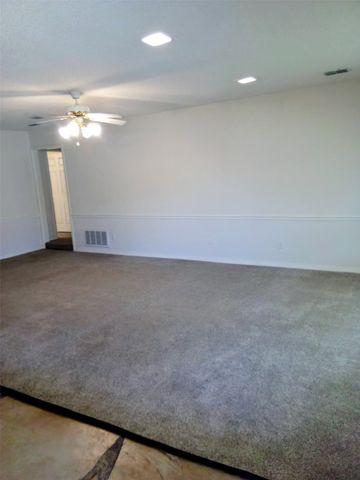 2800 Hedgeway Drive, Arlington, TX 76016