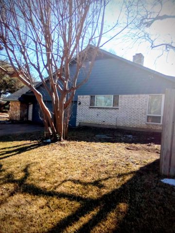 2800 Hedgeway Drive, Arlington, TX 76016