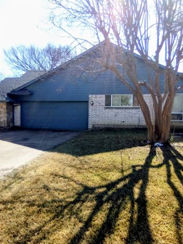 2800 Hedgeway Drive, Arlington, TX 76016