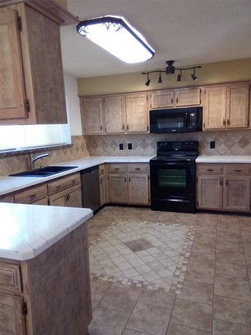 2800 Hedgeway Drive, Arlington, TX 76016