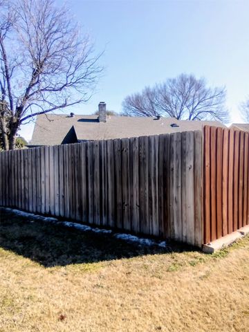 2800 Hedgeway Drive, Arlington, TX 76016