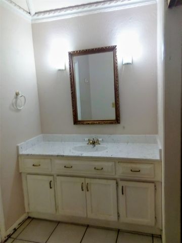 2800 Hedgeway Drive, Arlington, TX 76016