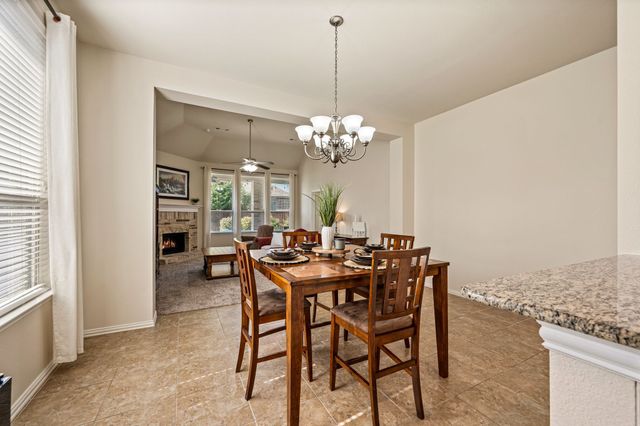 613 Ricochet Drive, Fort Worth, TX 76131