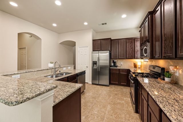 613 Ricochet Drive, Fort Worth, TX 76131