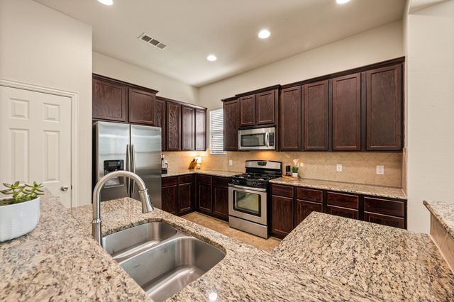 613 Ricochet Drive, Fort Worth, TX 76131