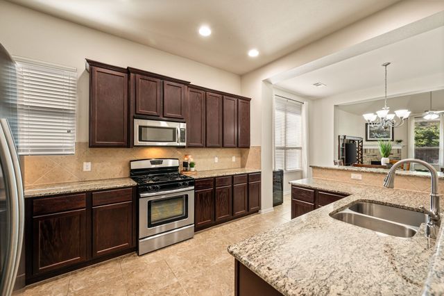 613 Ricochet Drive, Fort Worth, TX 76131