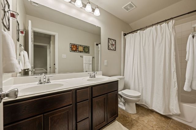 613 Ricochet Drive, Fort Worth, TX 76131