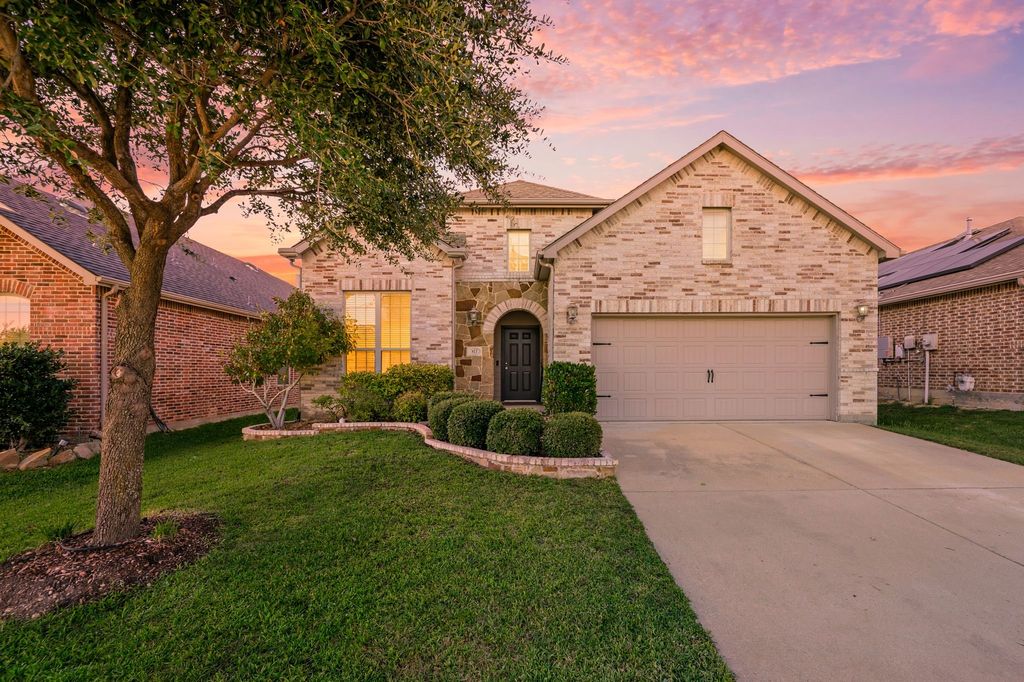 613 Ricochet Drive, Fort Worth, TX 76131