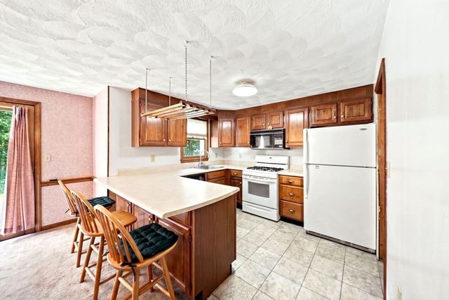 754 Wellman Ave 754, Chelmsford, MA 01863