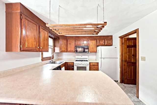 754 Wellman Ave 754, Chelmsford, MA 01863