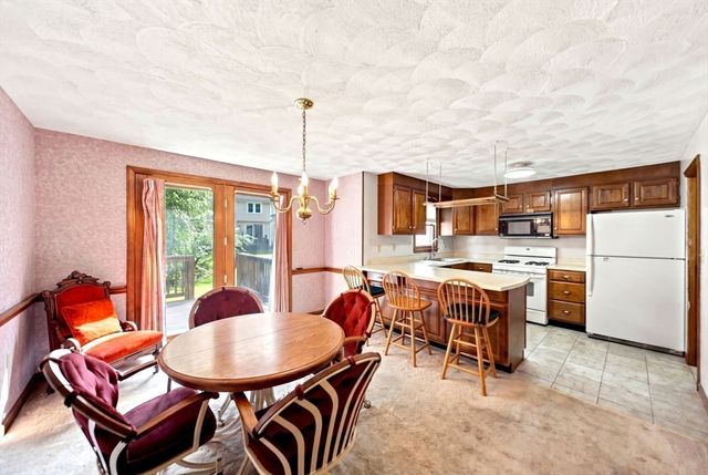 754 Wellman Ave 754, Chelmsford, MA 01863
