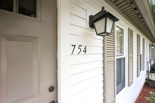 754 Wellman Ave 754, Chelmsford, MA 01863