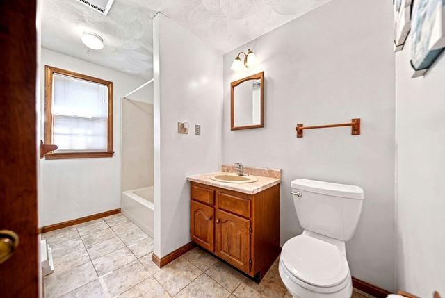 754 Wellman Ave 754, Chelmsford, MA 01863