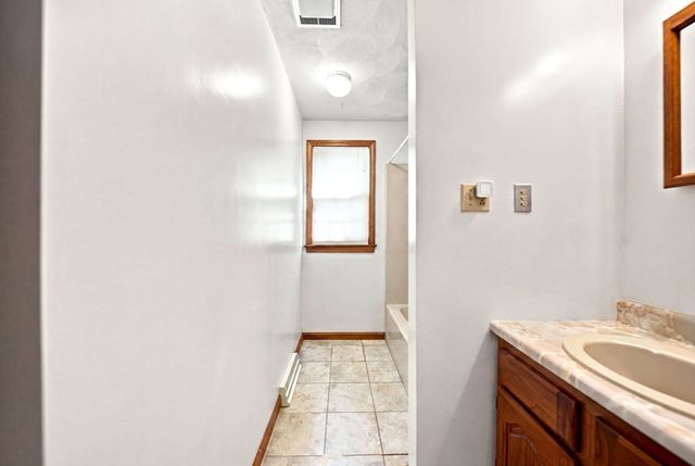 754 Wellman Ave 754, Chelmsford, MA 01863