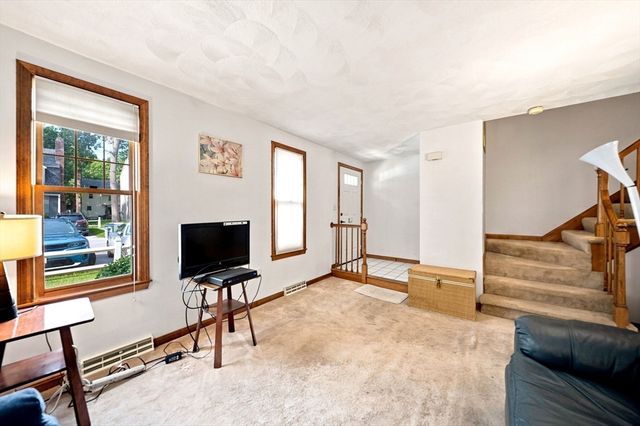 754 Wellman Ave 754, Chelmsford, MA 01863