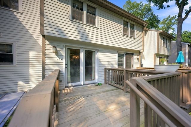 754 Wellman Ave 754, Chelmsford, MA 01863