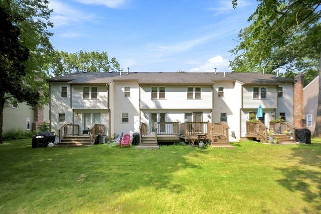 754 Wellman Ave 754, Chelmsford, MA 01863