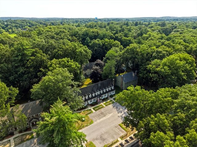 754 Wellman Ave 754, Chelmsford, MA 01863