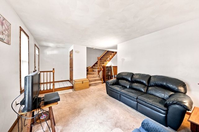 754 Wellman Ave 754, Chelmsford, MA 01863
