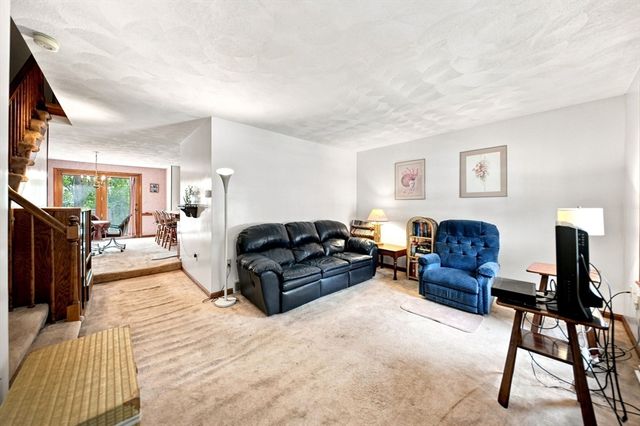 754 Wellman Ave 754, Chelmsford, MA 01863